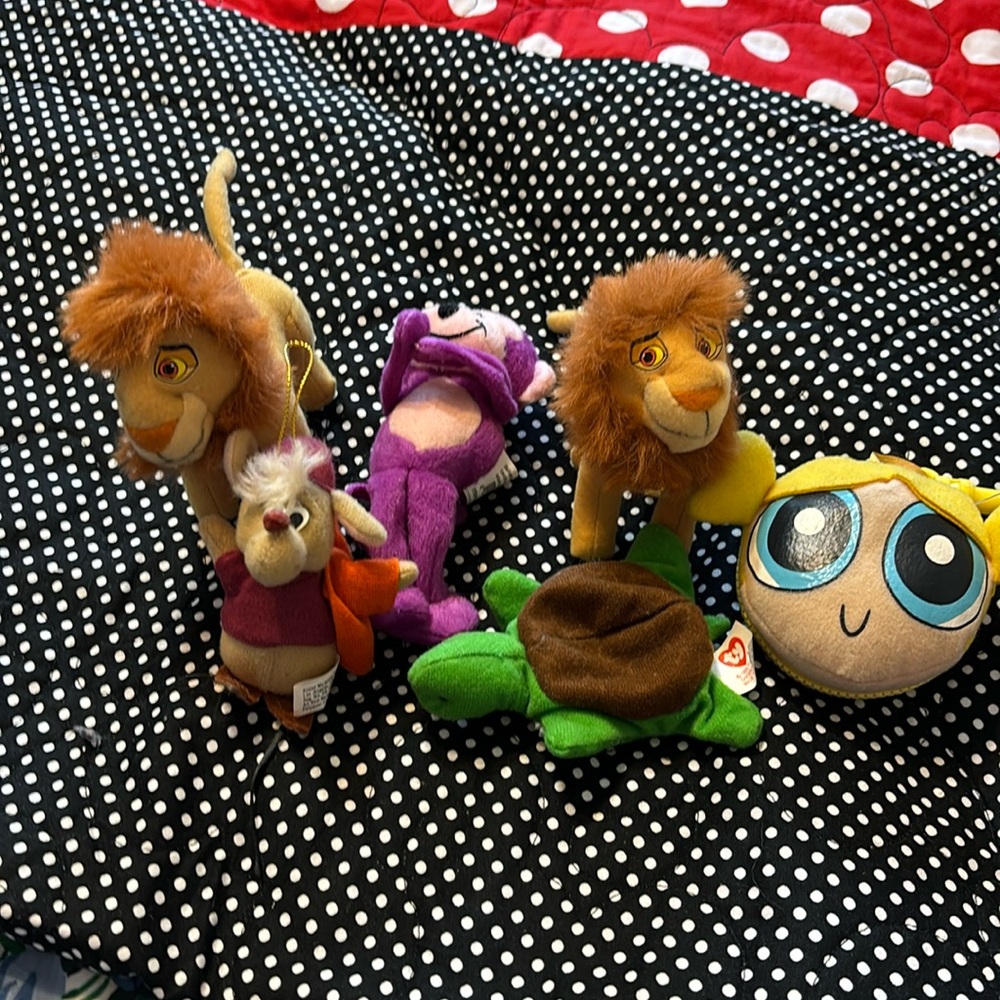Lot of 6 meal toys